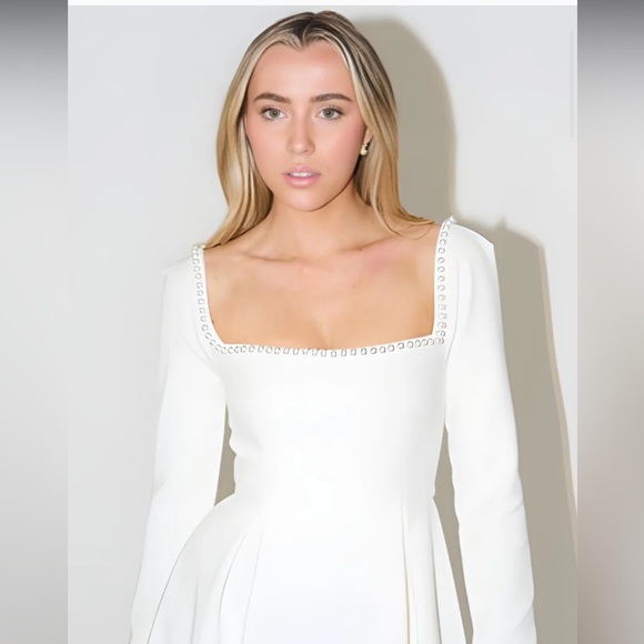 Elegant White Dress - Picture 2 of 5